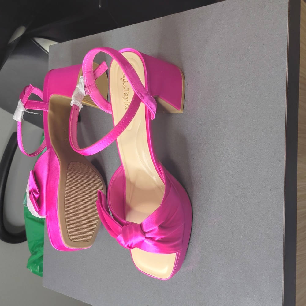 Shoe's - Picture 8 of 12